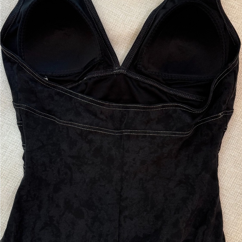 STUNNING one piece suit with matching swim skirt, size large, unique & sexy. ๐ - Picture 7 of 13